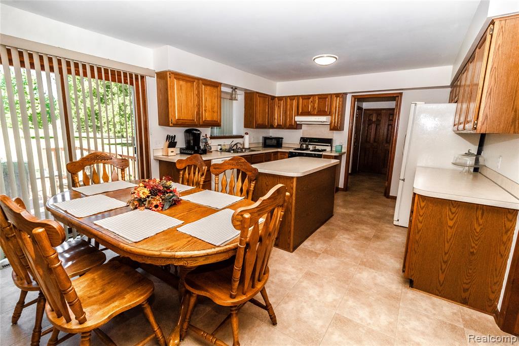 1511 Fish Lake Road, Lapeer, MI 48446 — Photo 5