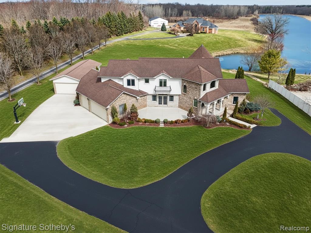 7455 Groveland Road, Holly, MI 48442 — front exterior