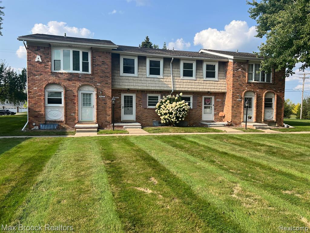 2661 KINGSTOWNE Drive, Commerce Twp, MI 48390 — front exterior