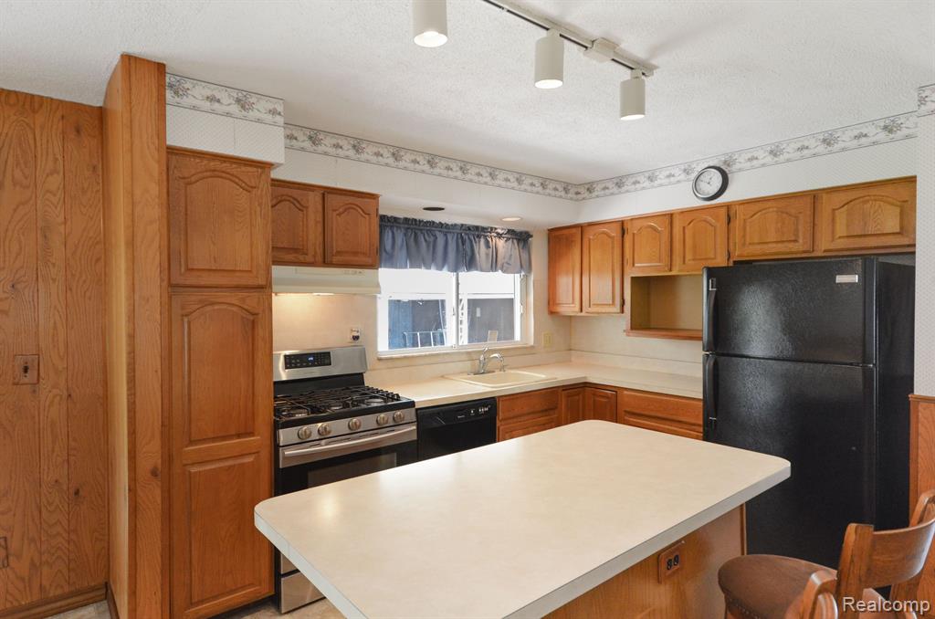 40509 Irval Drive, Sterling Heights, MI 48313 — Photo 11