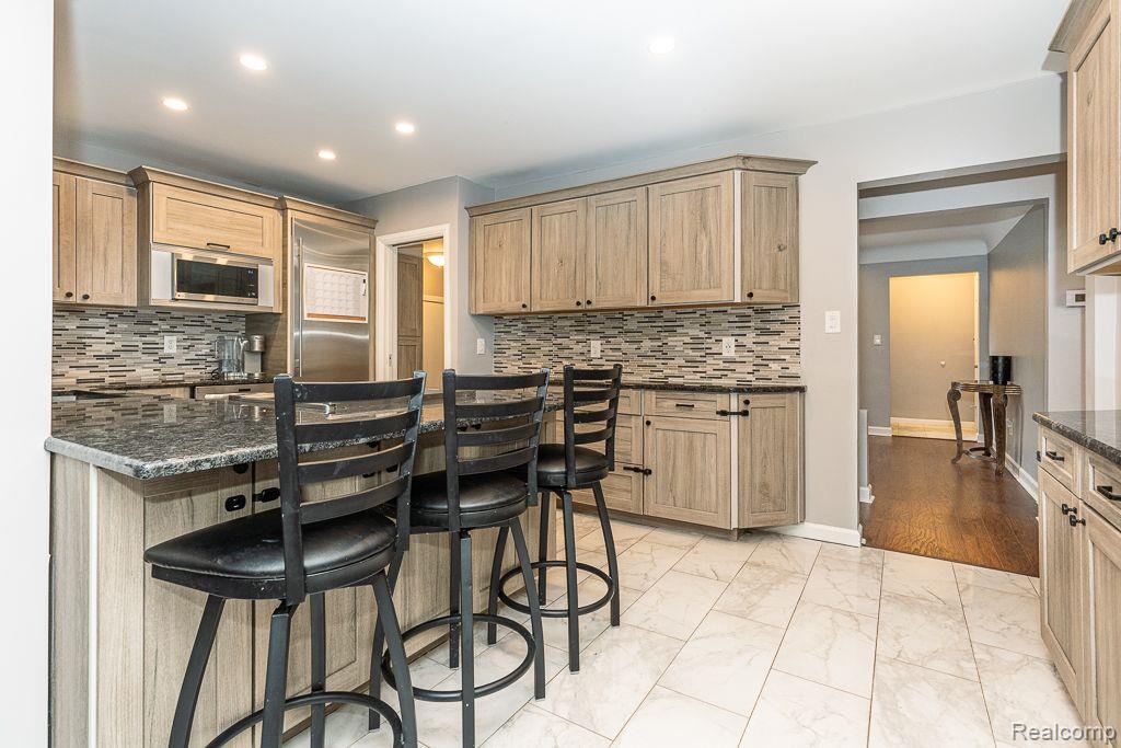 8871 SUNCREST Drive, Sterling Heights, MI 48314 — Photo 19