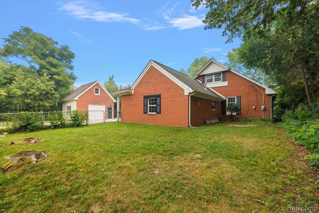 869 Central Drive, Lake Orion, MI 48362 — Photo 11