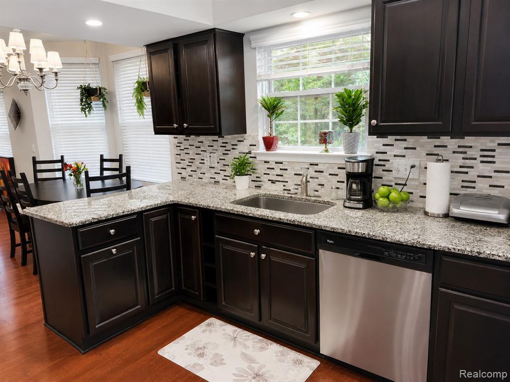 6606 Embers Court, West Bloomfield, MI — Photo 4