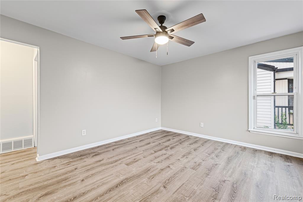 530 Mayflower Avenue, Lincoln Park, MI 48146 — Photo 3