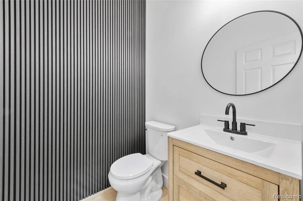 4392 Gateway Circle, West Bloomfield, MI — Photo 14