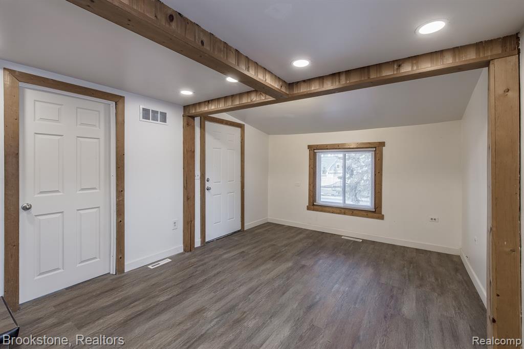 31 Heights Road, Lake Orion, MI 48362 — Photo 12