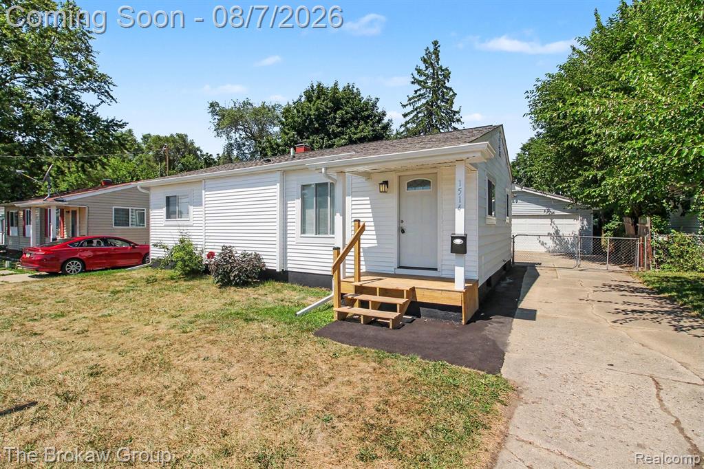 1514 W Atherton Road, Flint, MI 48507