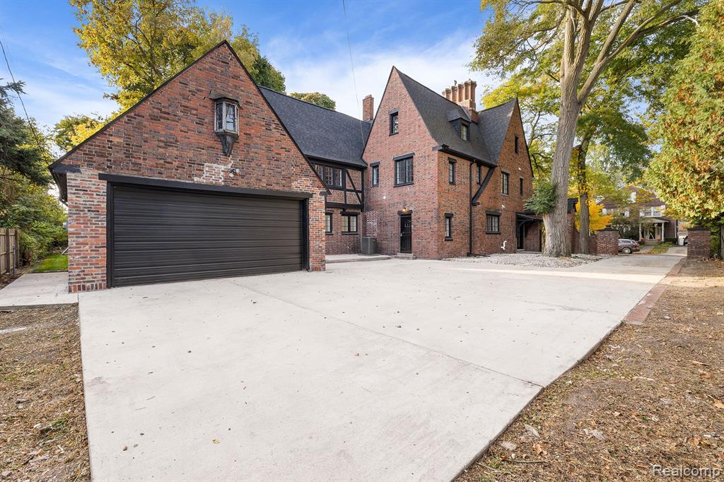 360 Lodge Drive, Detroit, MI 48214 — Photo 4