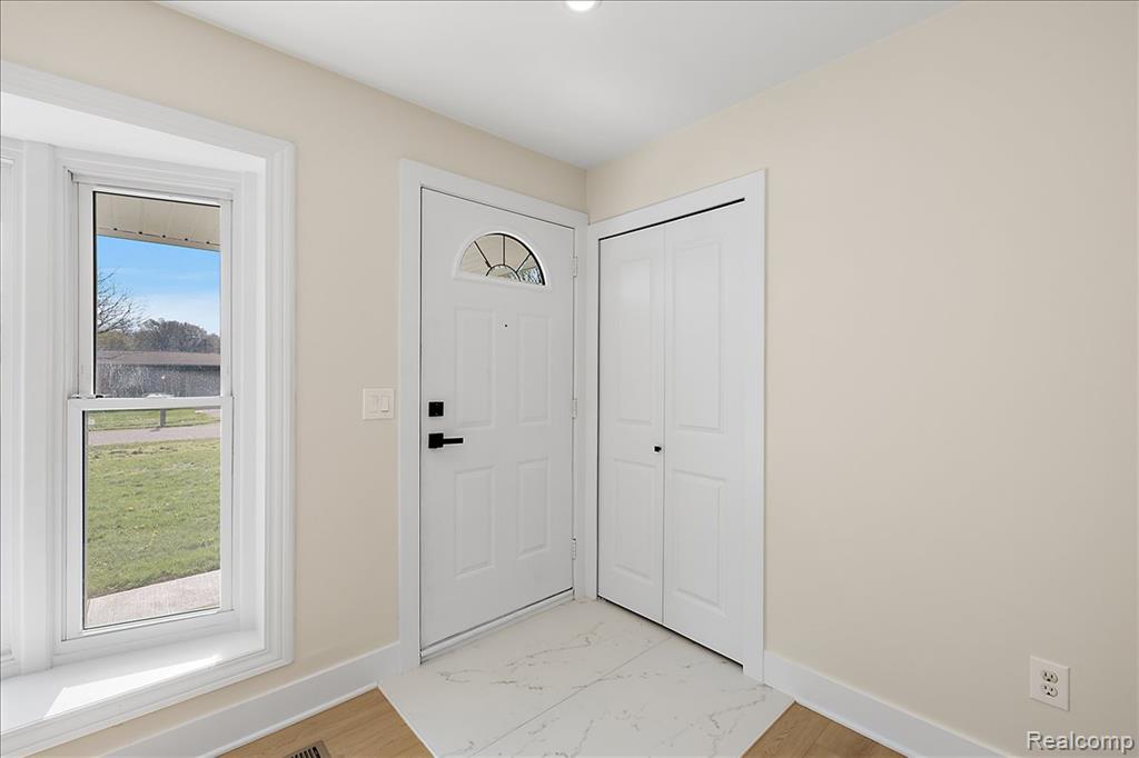 47349 Nita Drive, Utica, MI 48317 — Photo 9