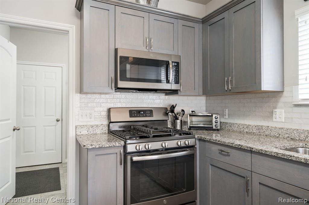 5236 HAWKSEYE Trace, Warren, MI 48092 — Photo 17