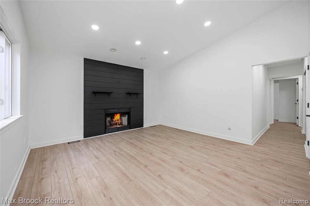 4241 S Shore Street, Waterford, MI 48328 — Photo 39