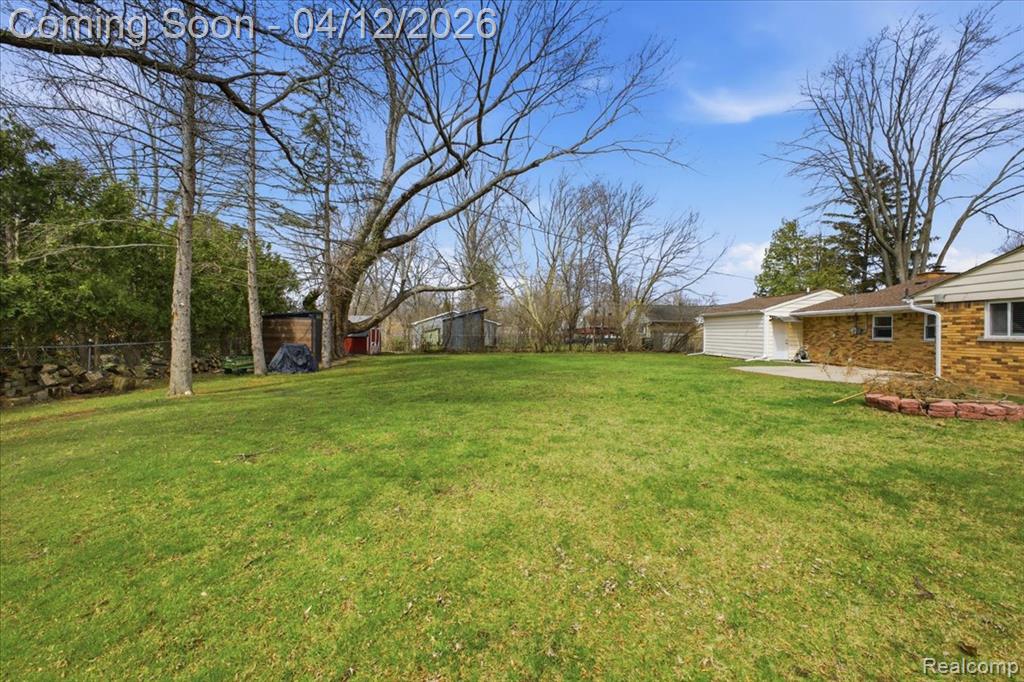 2455 Ivanhoe Drive, West Bloomfield, MI 48324 — Photo 38