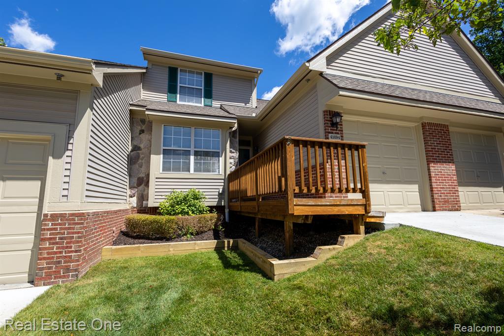 41694 MAGNOLIA Court, Novi, MI 48377 — Photo 2