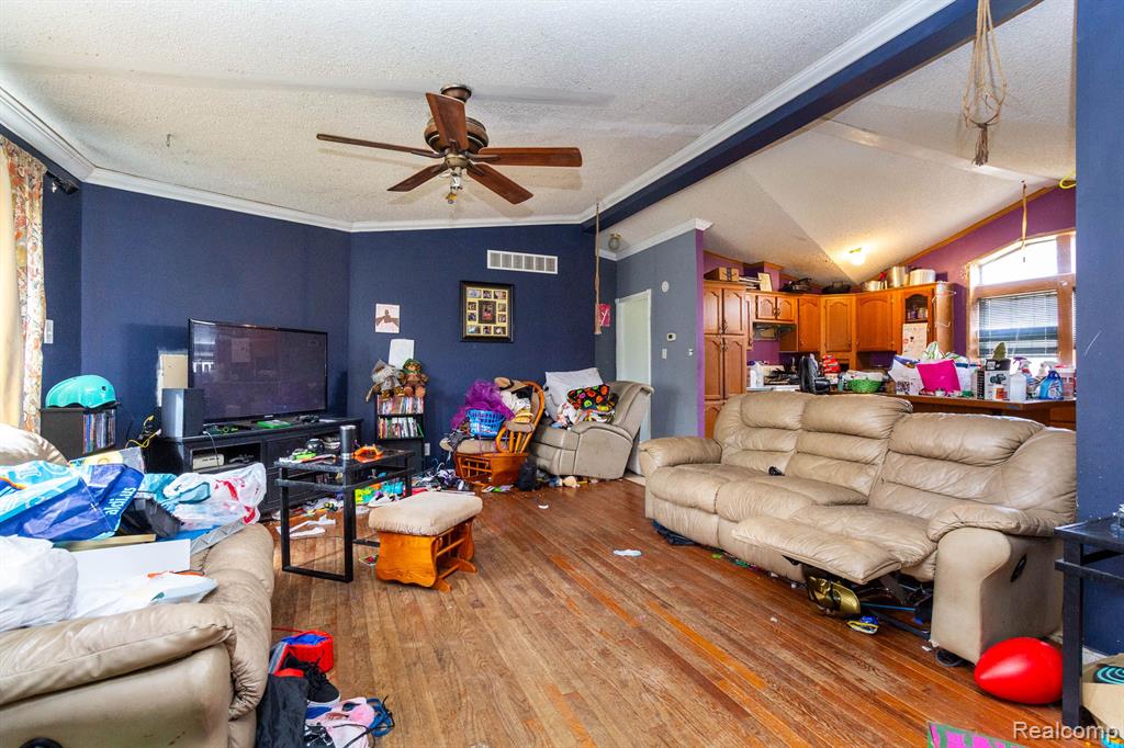 6463 CENTER Road, Fenton, MI 48430 — Photo 8