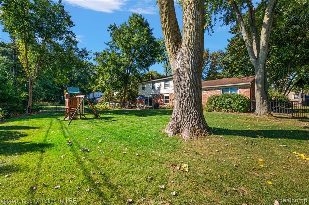 31462 Waltham Road, Beverly Hills, MI 48025 — Photo 38