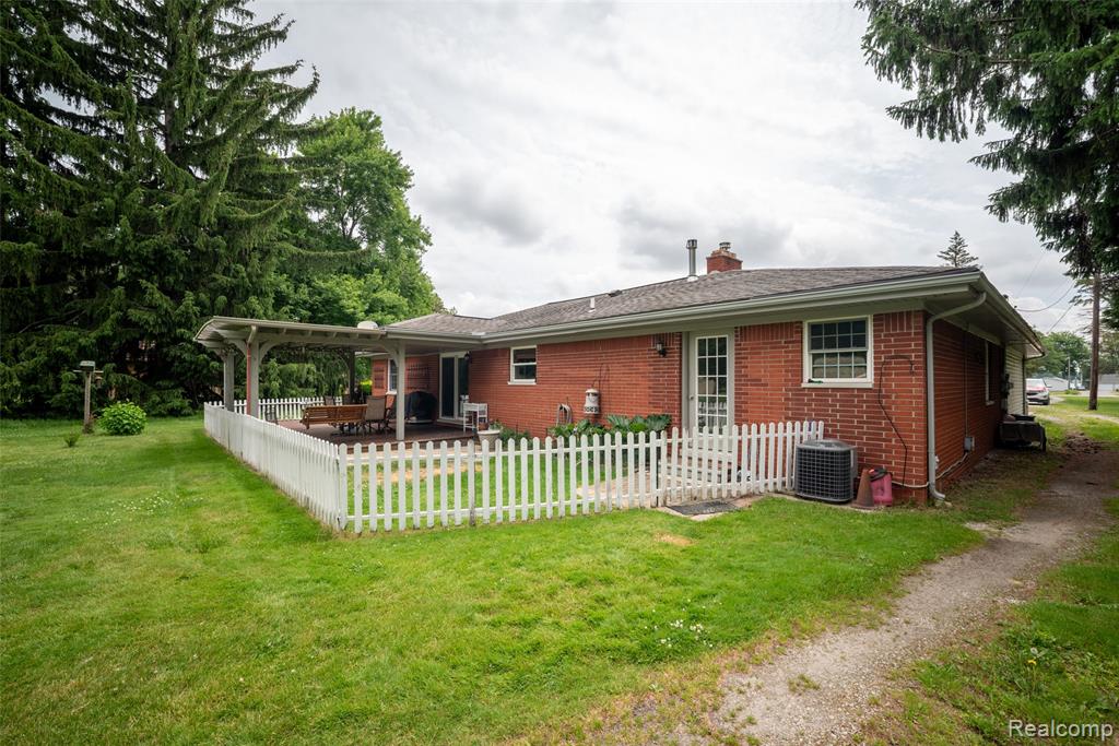 9404 River Road, Algonac, MI 48001 — Photo 24