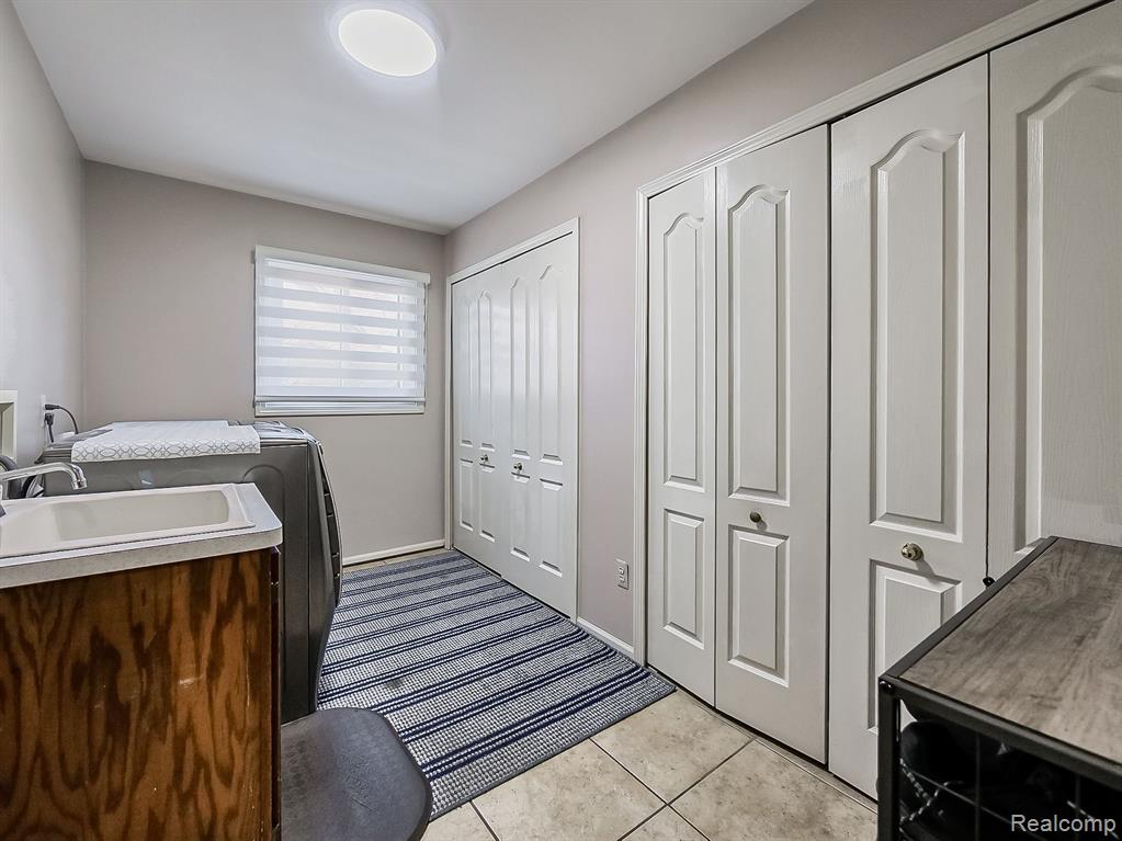 43261 CHARDONNAY Drive, Sterling Heights, MI 48314 — Photo 18