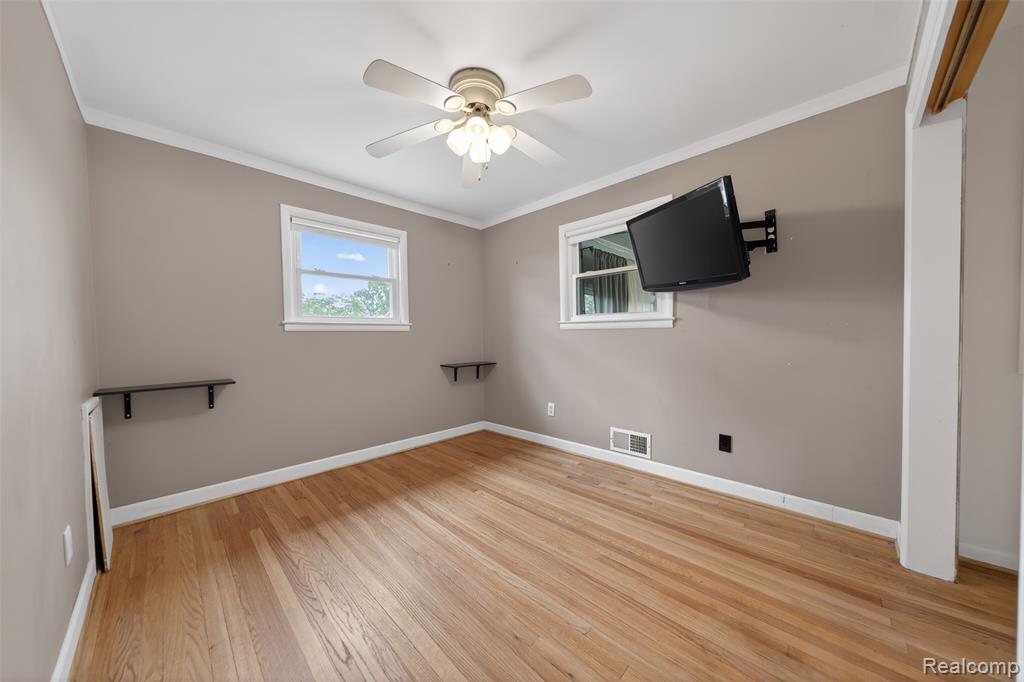 76 W Katherine Avenue, Madison Heights, MI 48071 — Photo 9