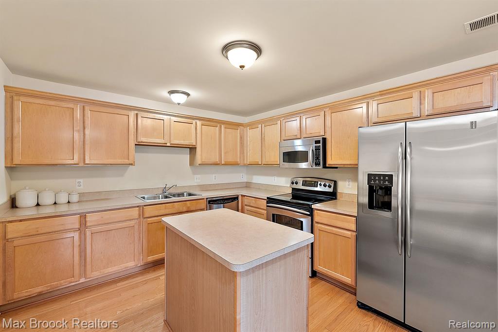 39634 Rockcrest Lane, Northville, MI 48168 — Photo 10