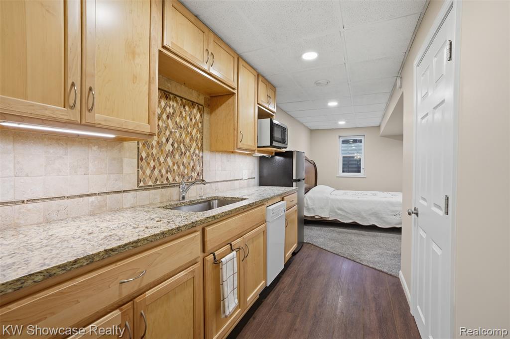 2015 Huntingdon Drive, Wixom, MI 48393 — Photo 30