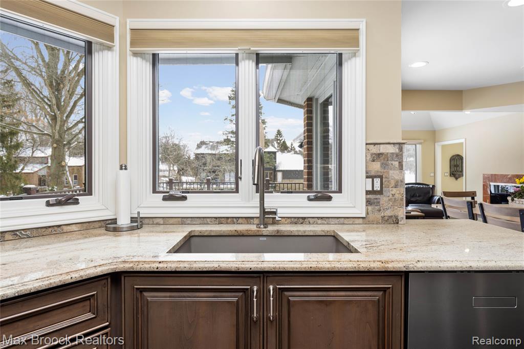5867 BRAVO COURT, Orchard Lake Village, MI 48324 — Photo 20