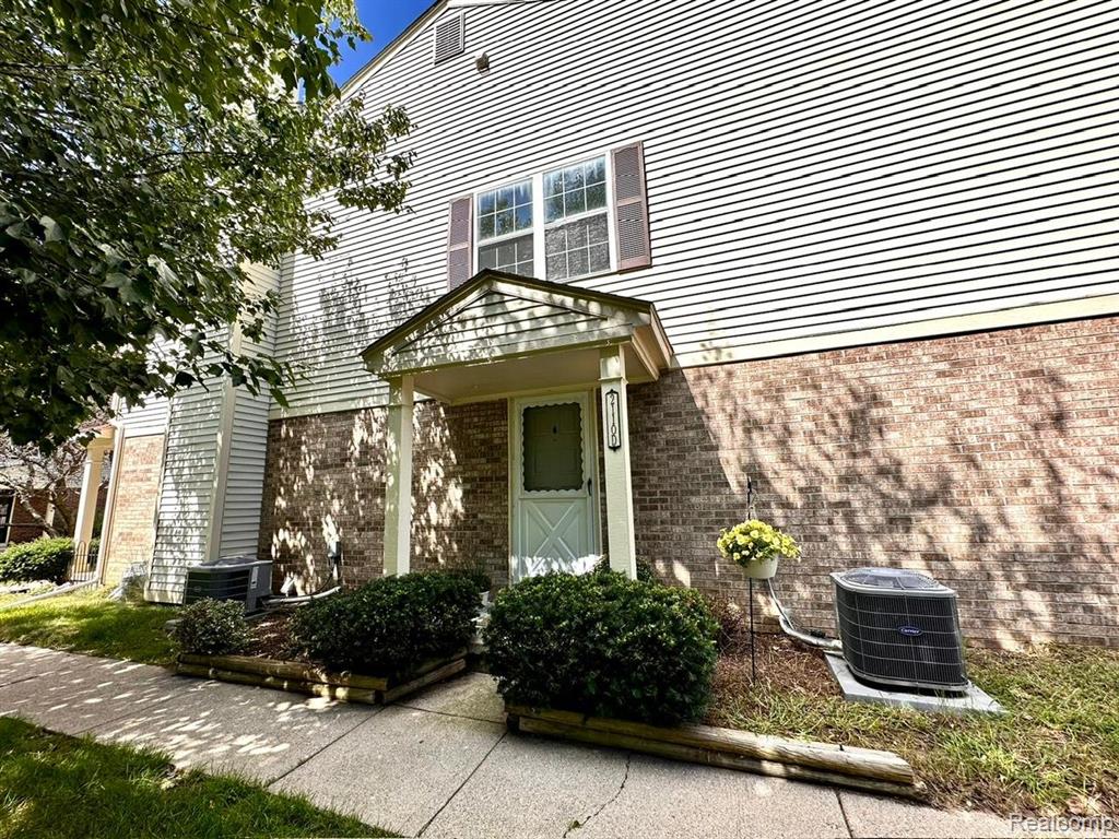 2110 HIDDEN MEADOWS Drive, D, Walled Lake, MI 48390 — Photo 2