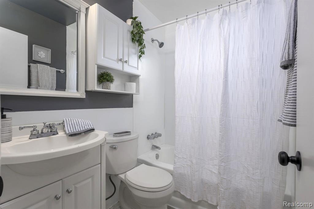17204 Park Lane, Fraser, MI 48026 — Photo 16