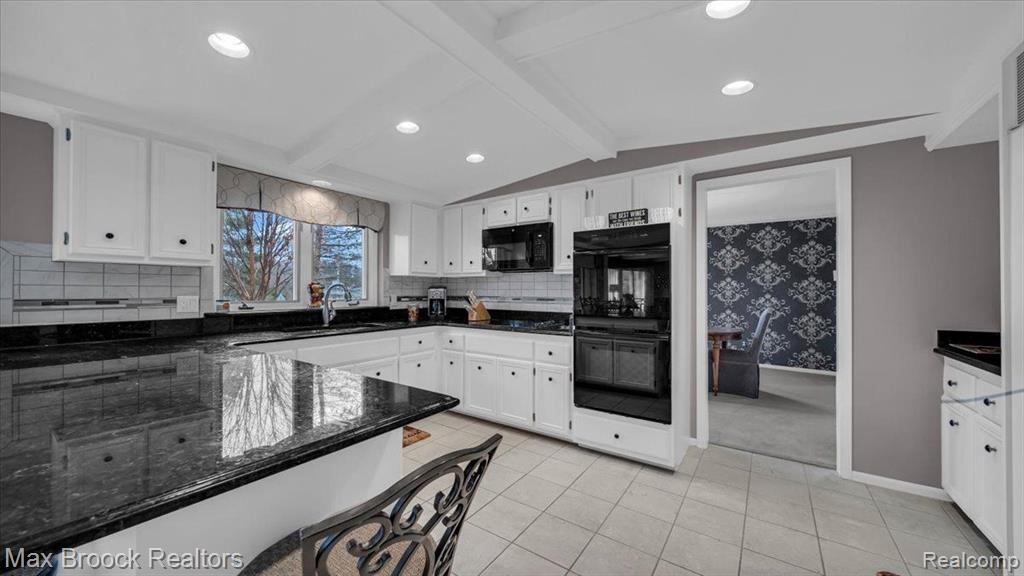 404 SHELLBOURNE Drive, Rochester Hills, MI 48309 — Photo 12