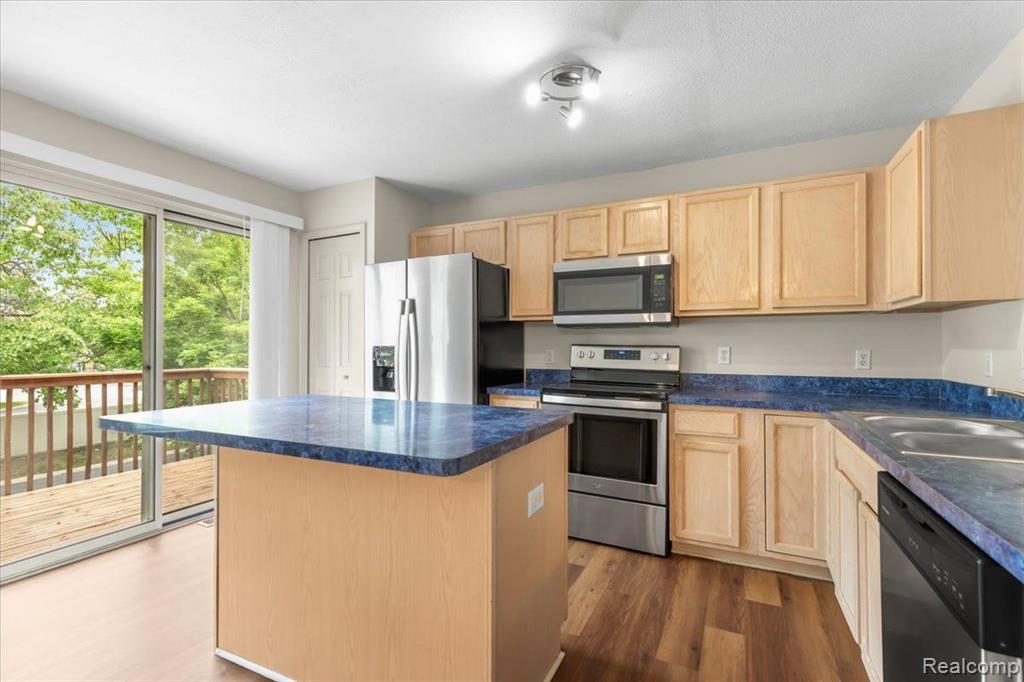 6680 CENTRAL CITY Parkway, Westland, MI — Photo 14