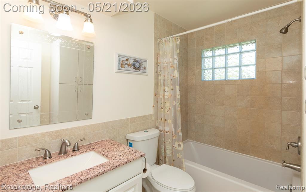 2445 Liverpool, Auburn Hills, MI 48326 — Photo 25
