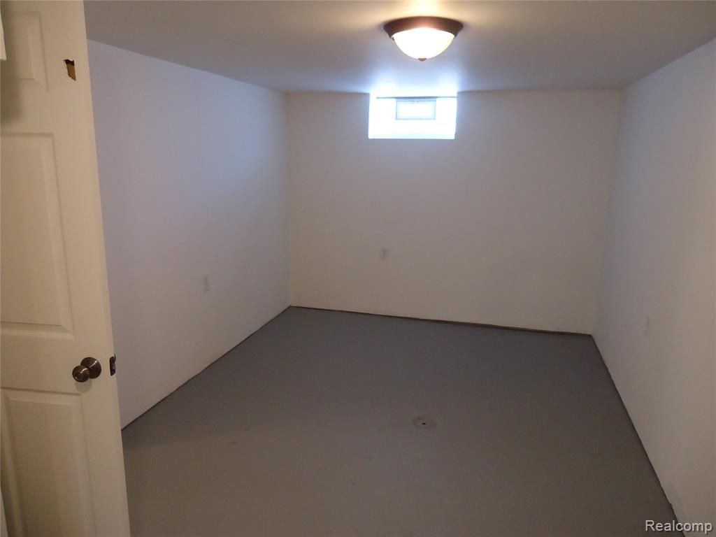 829 HUDSON Street, Wyandotte, MI 48192 — Photo 28