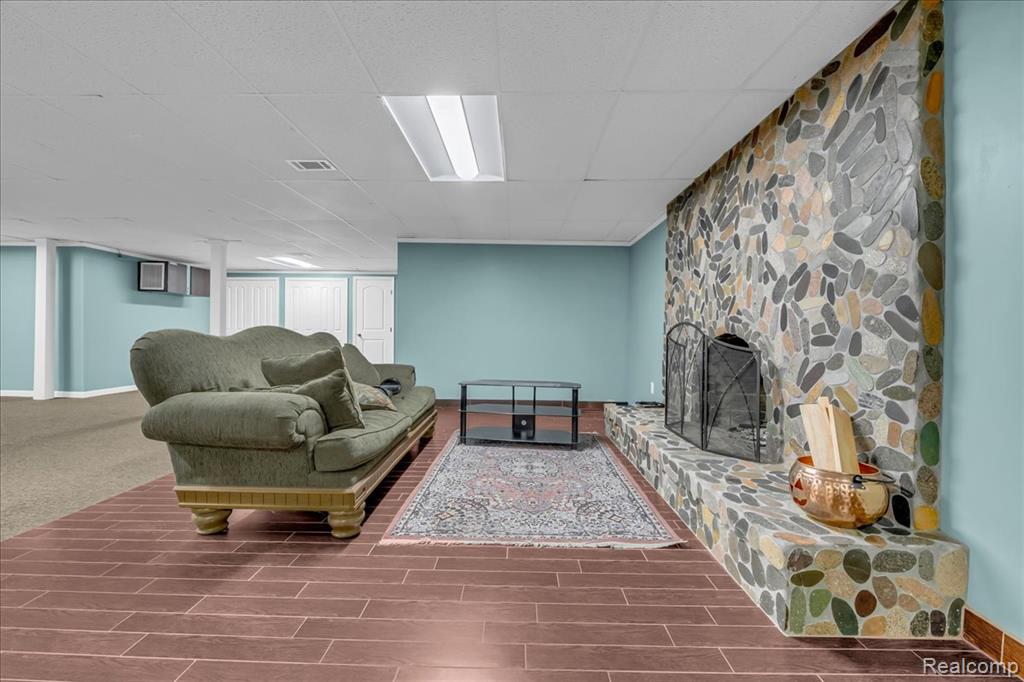 18676 Country Club Circle, Riverview, MI 48193 — Photo 36