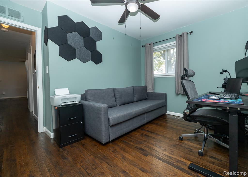 853 E Lincoln Avenue, Madison Heights, MI 48071 — Photo 18
