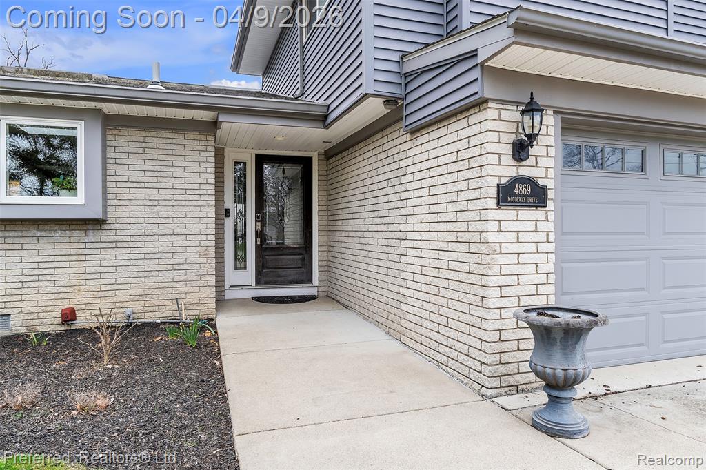 4869 Motorway Drive, Waterford, MI 48328 — Photo 5