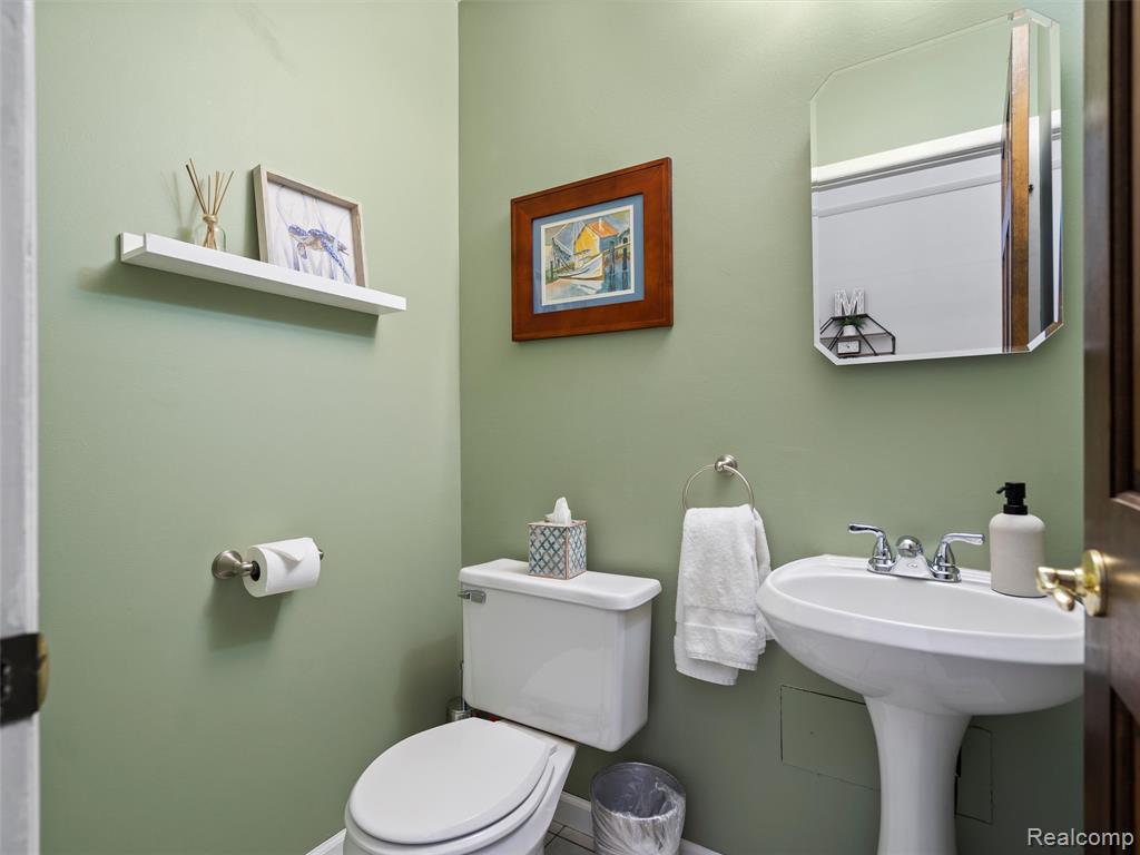 65 Stratford Lane, Rochester Hills, MI 48309 — Photo 16