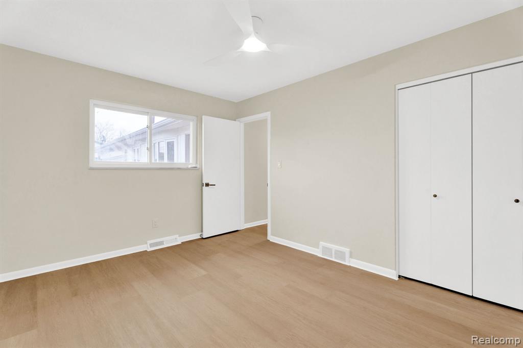915 James K Boulevard, Pontiac, MI 48341 — Photo 30