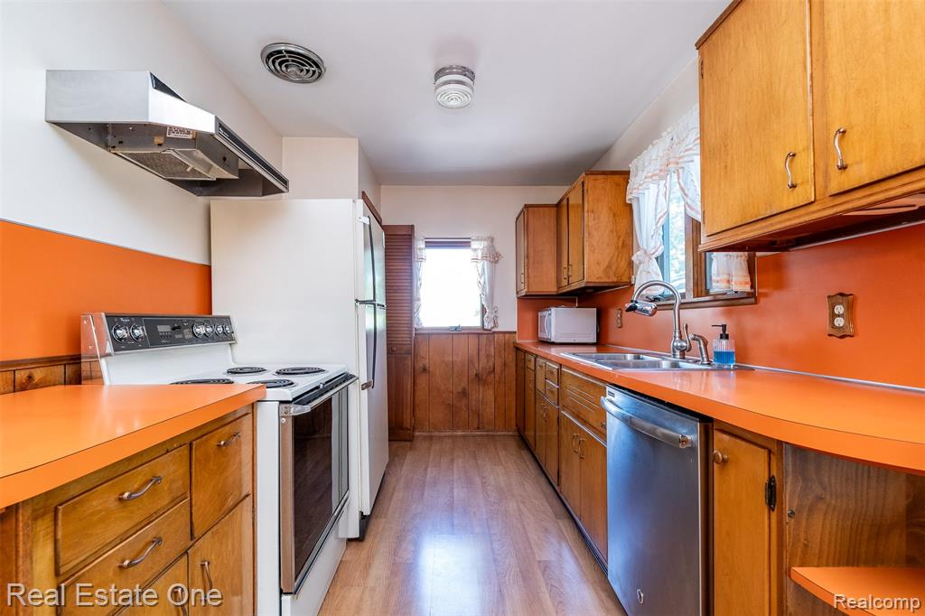 4217 Carmanwood Drive, Flint, MI 48507 — Photo 11