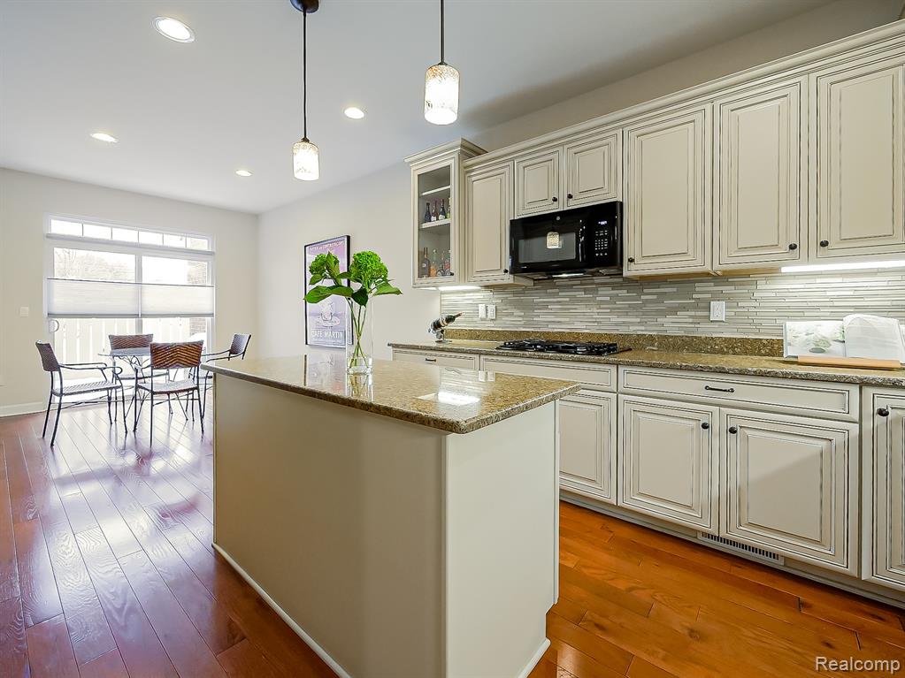 7212 Berry, West Bloomfield, MI — Photo 9