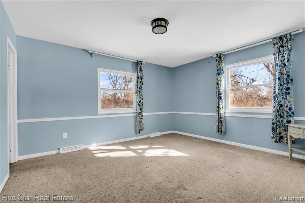 911 S Duck Lake Road, Milford, MI 48381 — Photo 27
