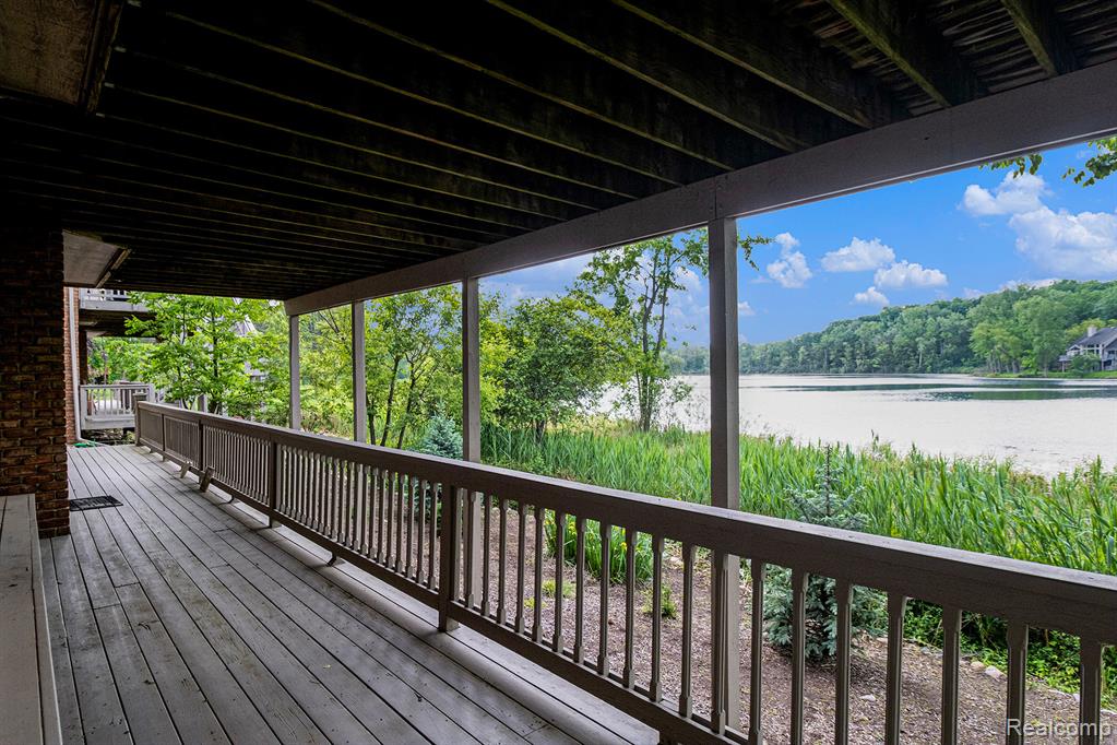 4825 Mirror Lake Drive, West Bloomfield, MI 48323 — Photo 29