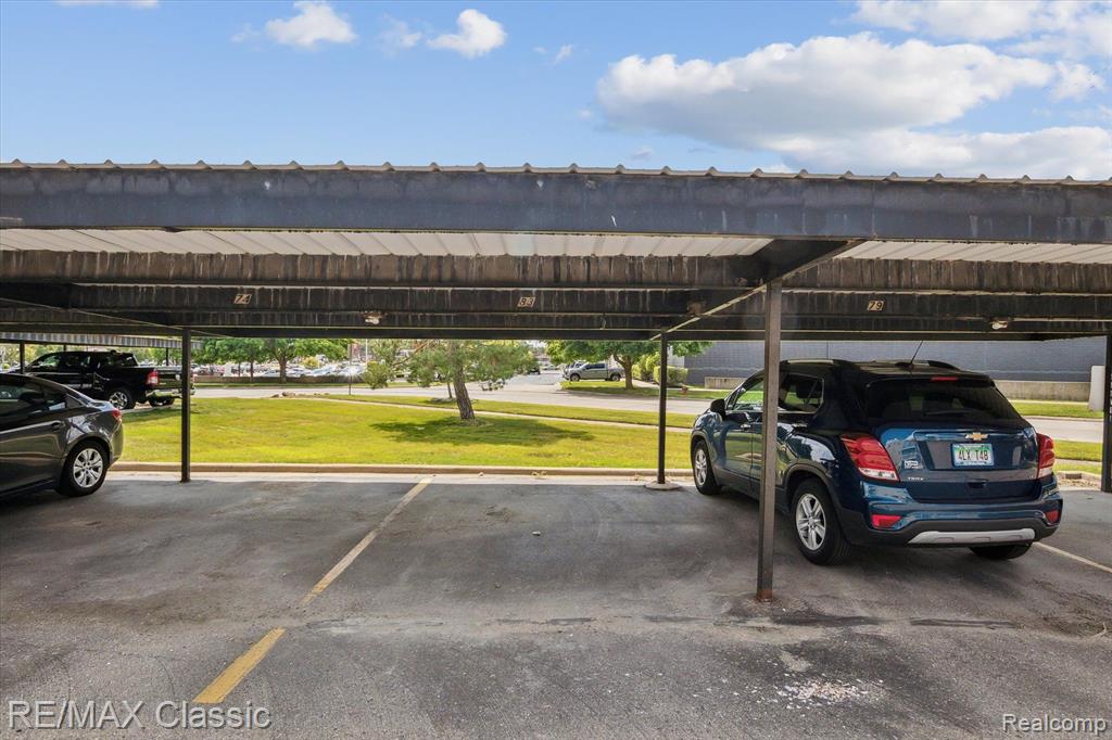4905 CROOKS Road, A11, Royal Oak, MI 48073 — Photo 34