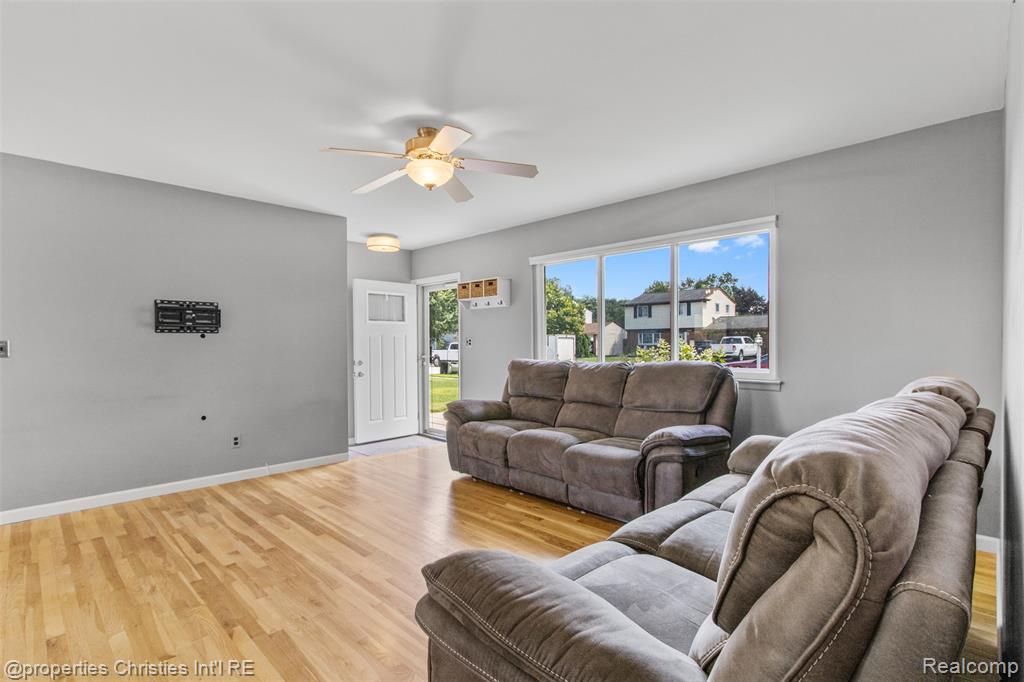 8439 Doncaster Drive, Sterling Heights, MI 48312 — Photo 7