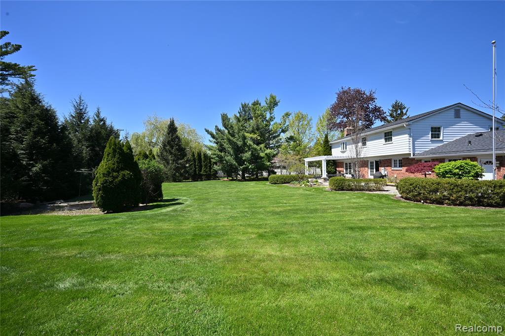4655 Walnut Lake Road, Bloomfield Hills, MI 48301 — Photo 33