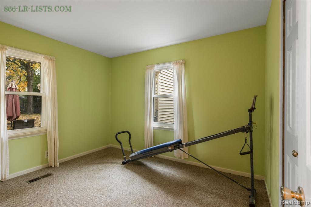 566 BAGLEY Street, Lake Orion, MI 48362 — Photo 12