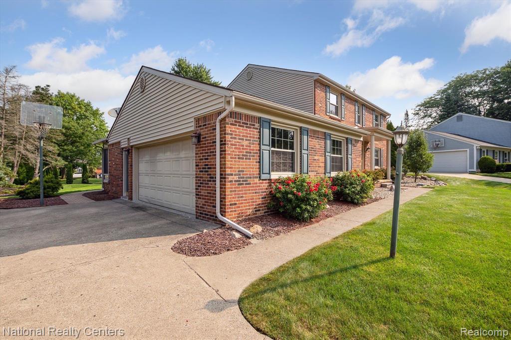 42372 COTSWOLD Court, Northville, MI 48168 — Photo 55