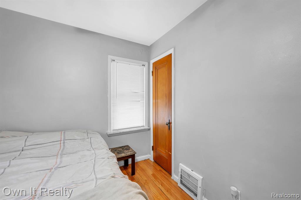 5461 JONATHON Street, Dearborn, MI 48126 — Photo 17