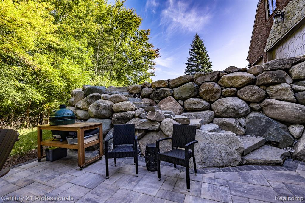 8242 Pine Hollow Court, Grand Blanc, MI 48439 — Photo 58