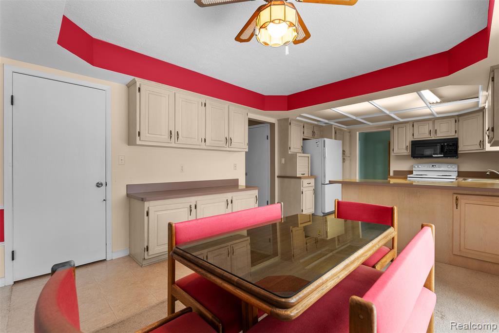 487 Pinehurst Drive, Rochester Hills, MI 48309 — Photo 14