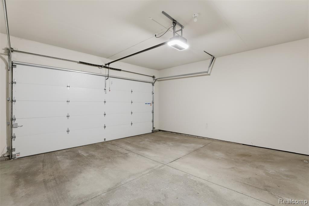 4368 Gateway Circle, West Bloomfield, MI — Photo 40