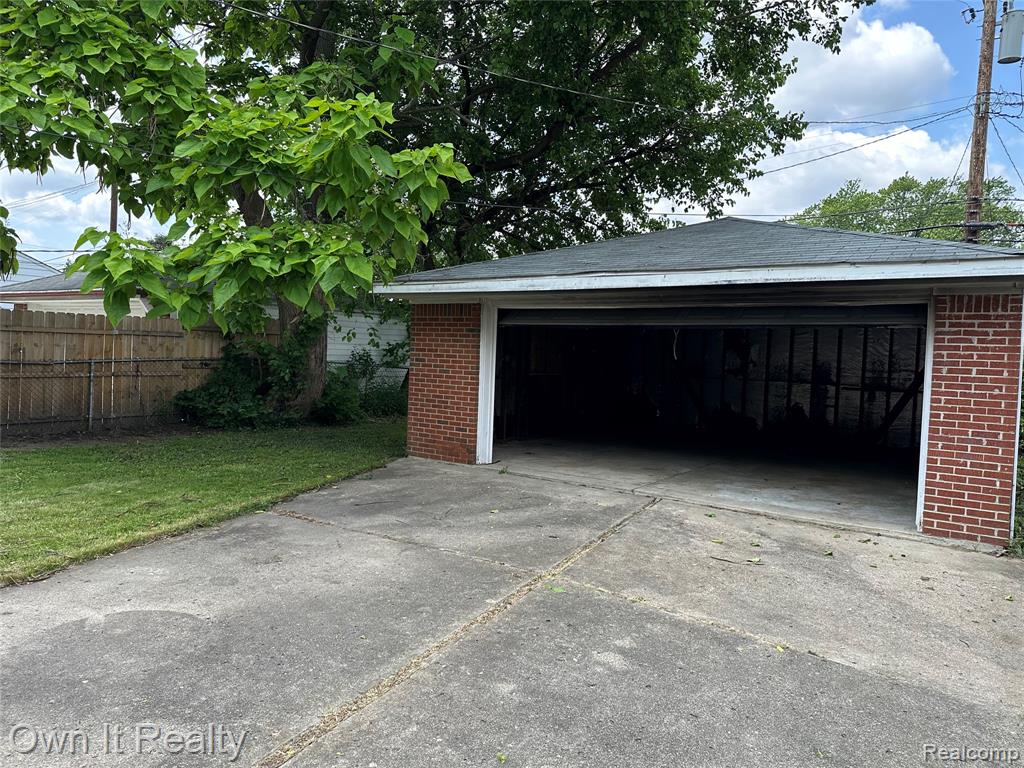 8243 Riverview Street, Dearborn Heights, MI 48127 — Photo 12
